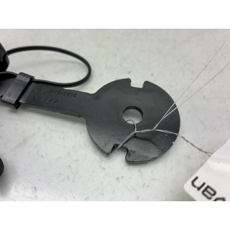 Attache ceinture avant gauche RENAULT TRAFIC 3 COURT Photo n°2