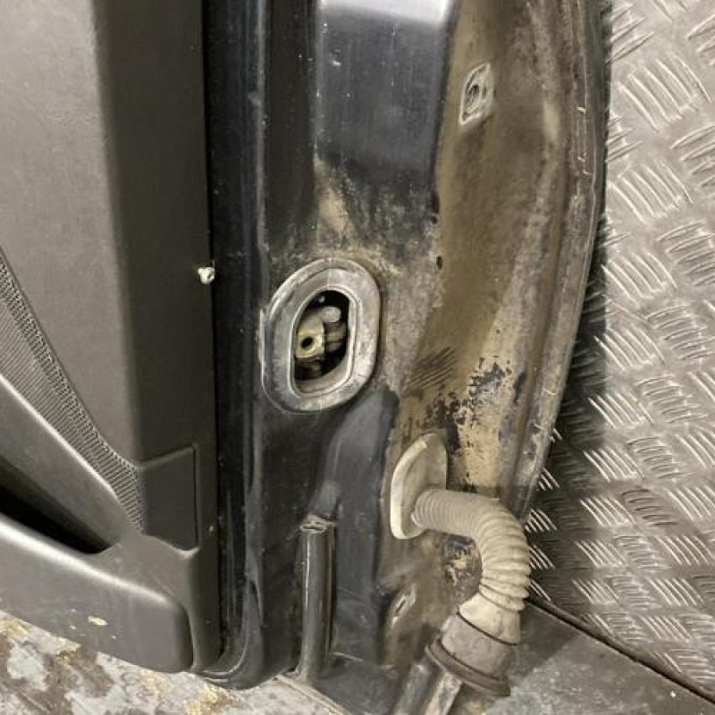 Porte avant gauche FORD FOCUS 1 Photo n°7