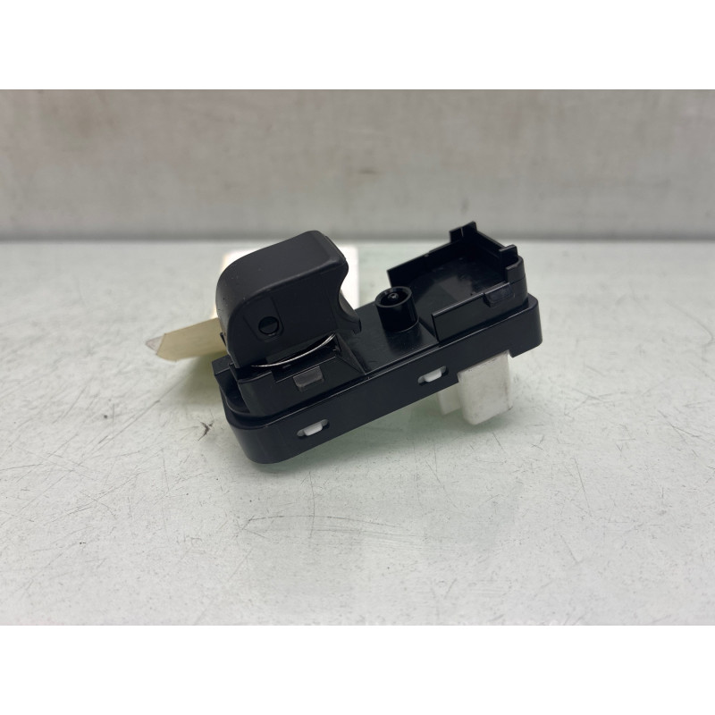 Interrupteur de leve vitre arriere droit MAZDA 2 3 Photo n°3