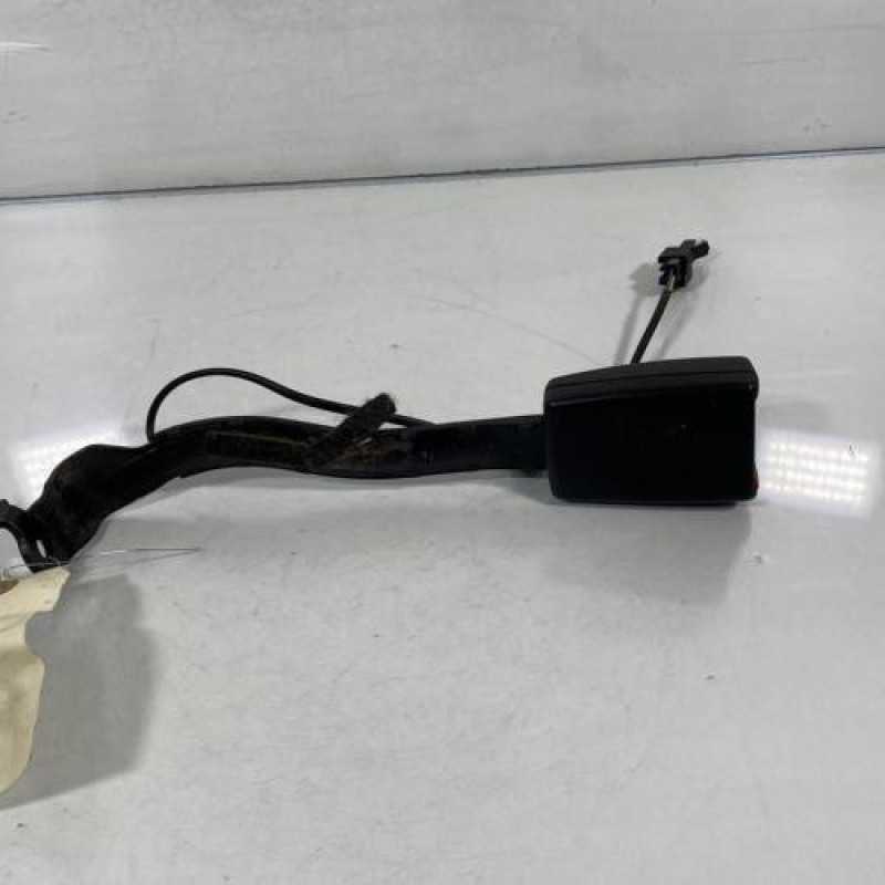 Attache ceinture avant droit VOLKSWAGEN GOLF PLUS Photo n°3