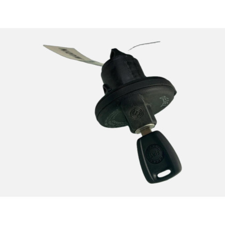 Bouchon de carburant FIAT GRANDE PUNTO Photo n°1