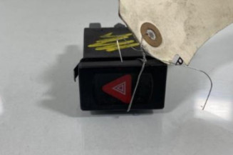 Bouton de warning AUDI A4 1 Photo n°1