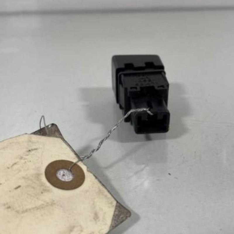 Bouton de warning NISSAN MICRA 4 Photo n°3