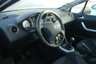Attache ceinture avant droit PEUGEOT 308 1