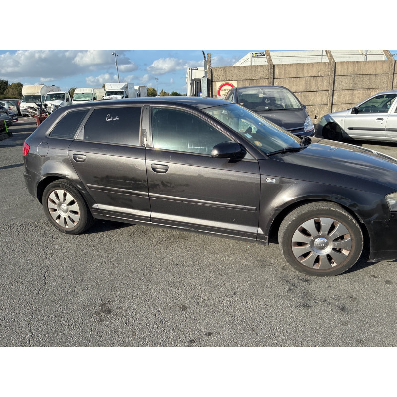 AUDI A3 2 SPORTBACK PHASE 1 1.9 TDI - 8V TURBO Photo n°2