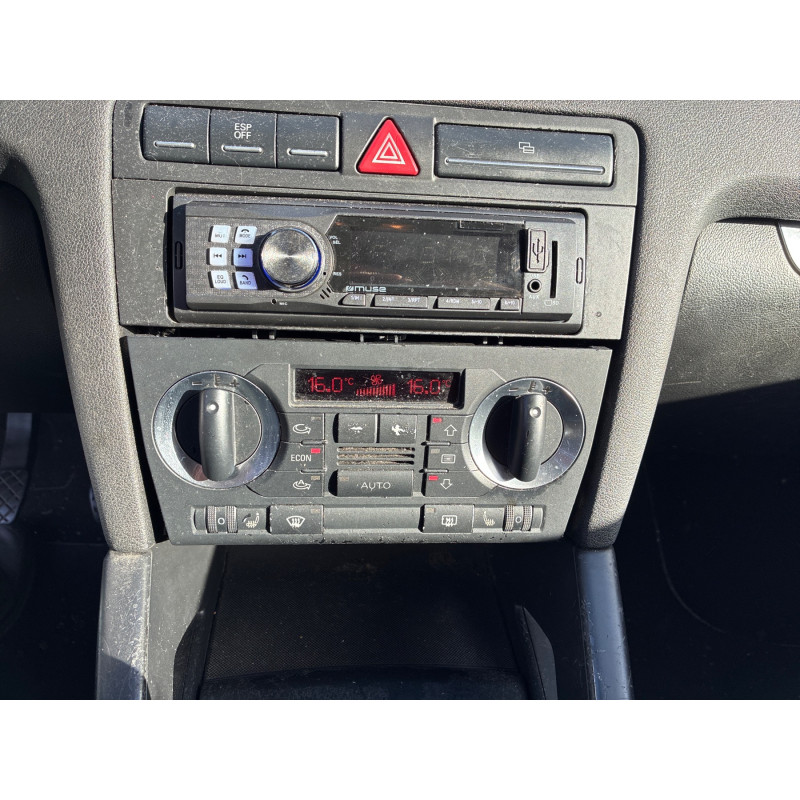 AUDI A3 2 SPORTBACK PHASE 1 1.9 TDI - 8V TURBO Photo n°13