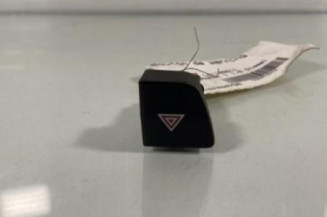 Bouton de warning PEUGEOT 5008 1 Photo n°1