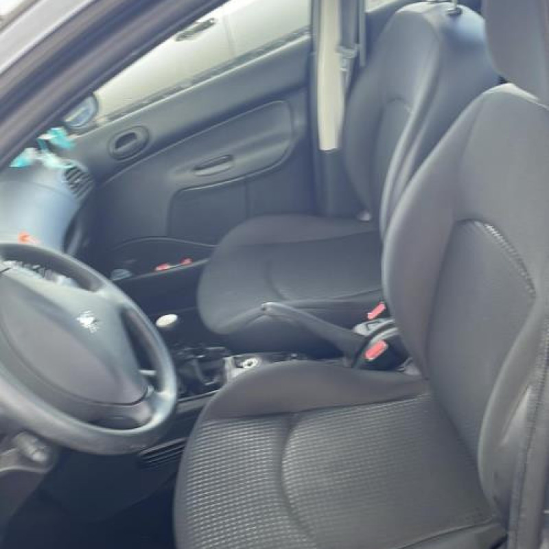 Pretensionneur de ceinture avant droit PEUGEOT 206+ Photo n°8