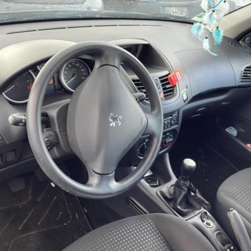Pretensionneur de ceinture avant droit PEUGEOT 206+ Photo n°9