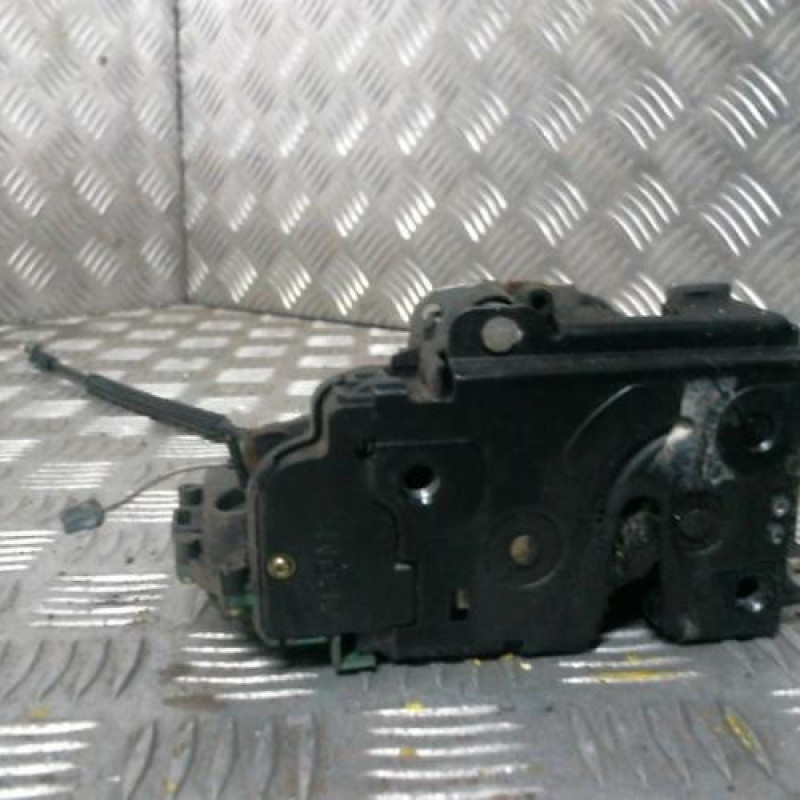 Serrure avant droit VOLKSWAGEN GOLF 4 Photo n°1