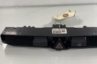 Bouton de warning OPEL ASTRA H Photo n°1