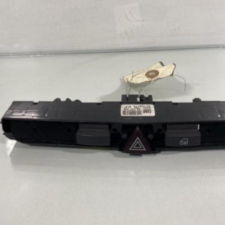 Bouton de warning OPEL ASTRA H Photo n°1