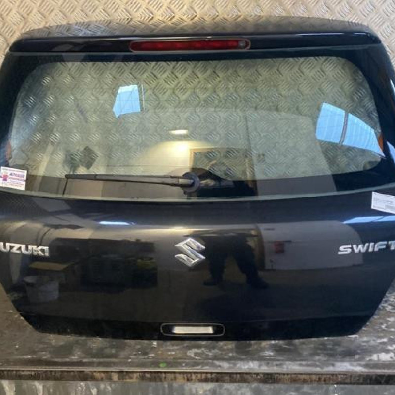 Malle/Hayon arriere SUZUKI SWIFT 3 Photo n°1