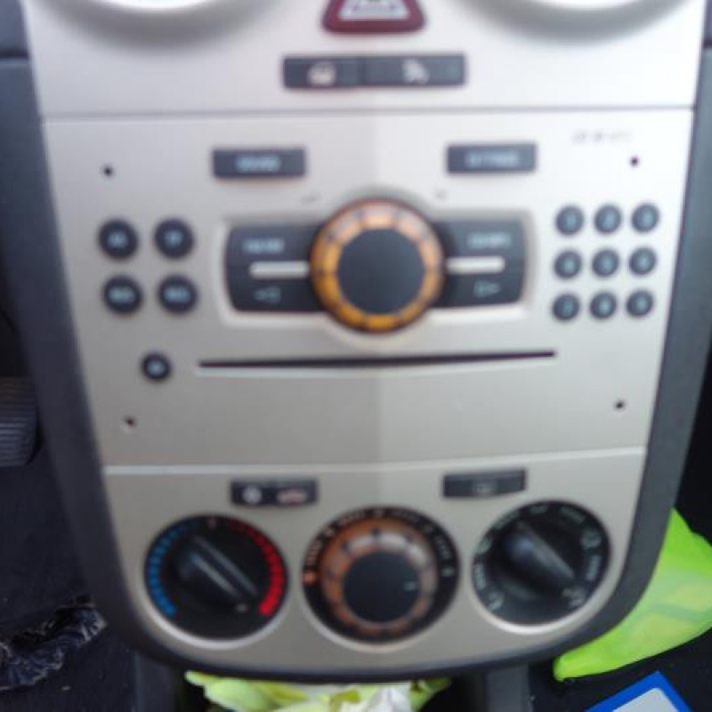 Porte avant droit OPEL CORSA D Photo n°11