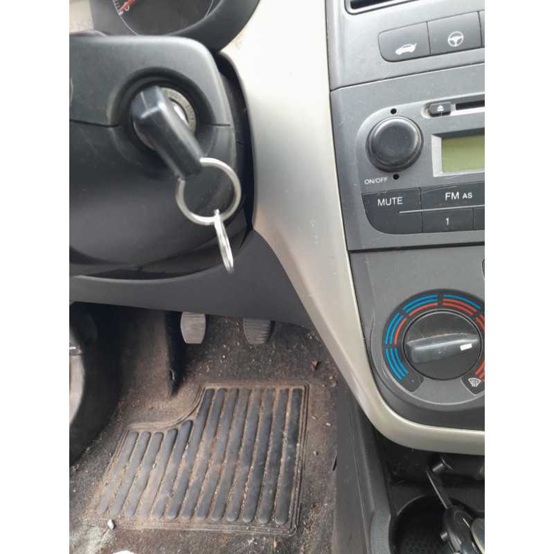 Custode avant droit FIAT GRANDE PUNTO Photo n°11