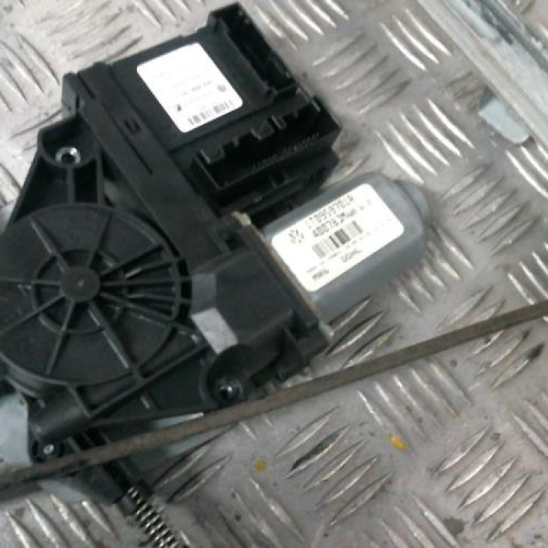 Leve vitre electrique avant gauche VOLKSWAGEN TOURAN 1 Photo n°2