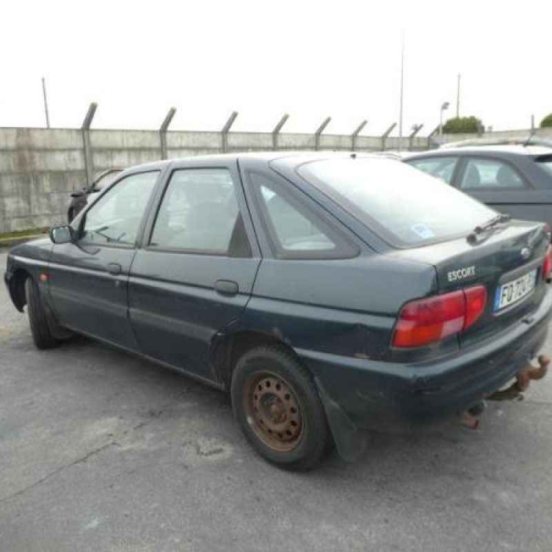 Feu arriere principal droit (feux) FORD ESCORT 5 Photo n°6