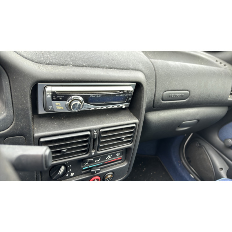 Leve vitre electrique avant gauche PEUGEOT 106 Photo n°17