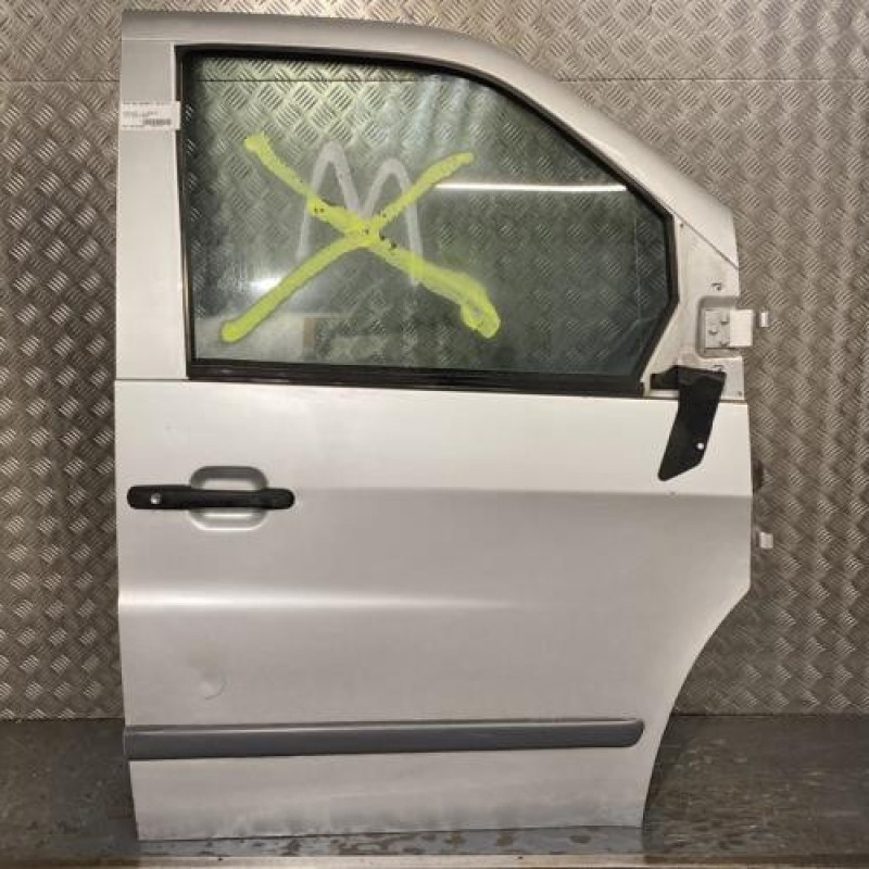 Porte avant droit MERCEDES VITO 638 Photo n°1