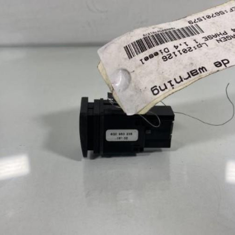 Bouton de warning VOLKSWAGEN POLO 4 Photo n°2