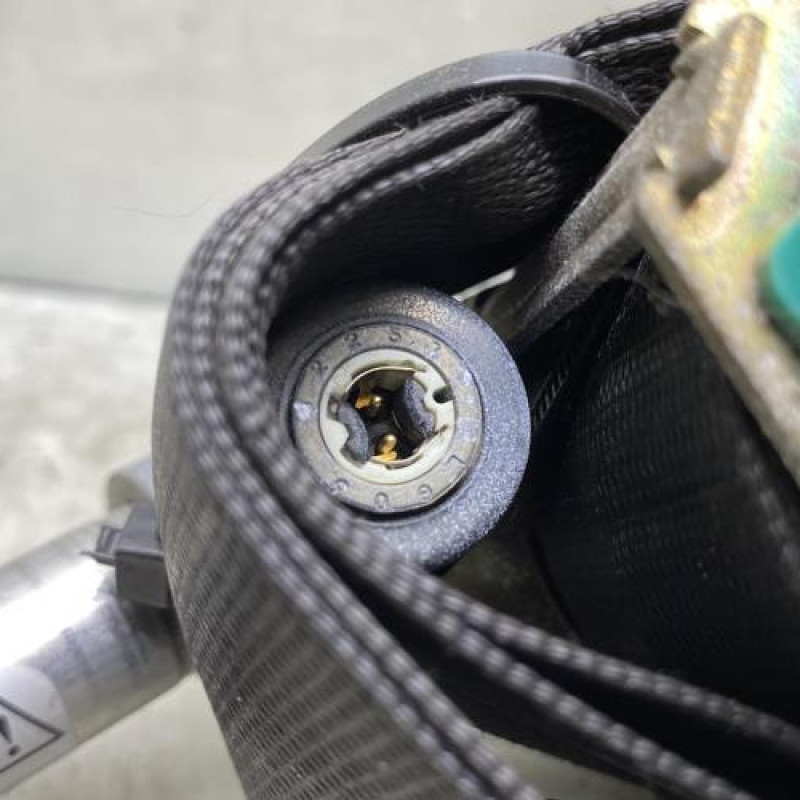 Pretensionneur de ceinture avant gauche MERCEDES CLASSE A 168 Photo n°3