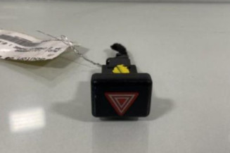 Bouton de warning AUDI A4 2 Photo n°1