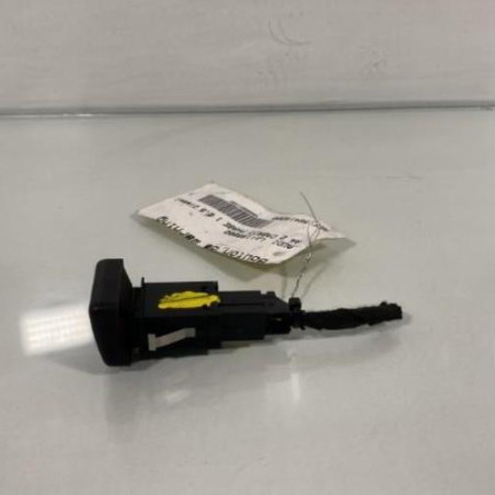 Bouton de warning AUDI A4 2