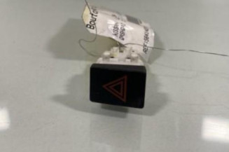 Bouton de warning NISSAN QASHQAI 1 Photo n°1