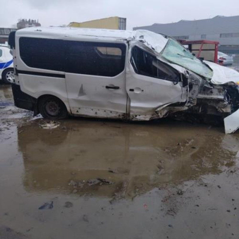 Crosse arriere droit RENAULT TRAFIC 3 COURT Photo n°4