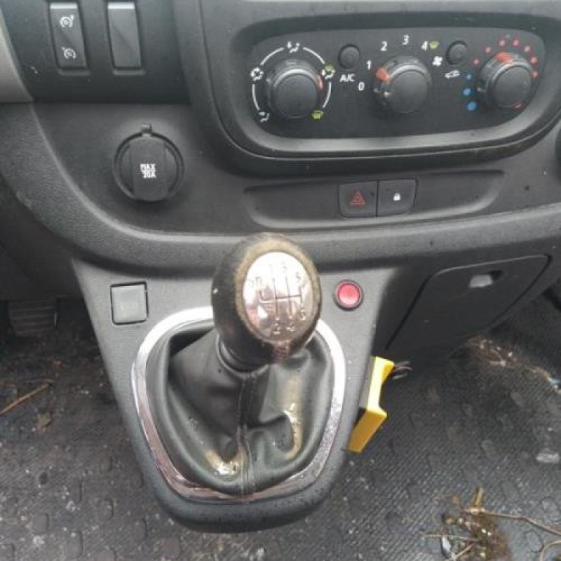 Crosse arriere droit RENAULT TRAFIC 3 COURT Photo n°8