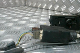 Serrure avant droit CITROEN SAXO