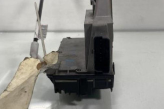Serrure arriere droit PEUGEOT 2008 1
