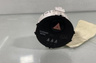 Bouton de warning TOYOTA YARIS 3 Photo n°1