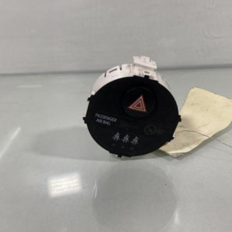 Bouton de warning TOYOTA YARIS 3 Photo n°1