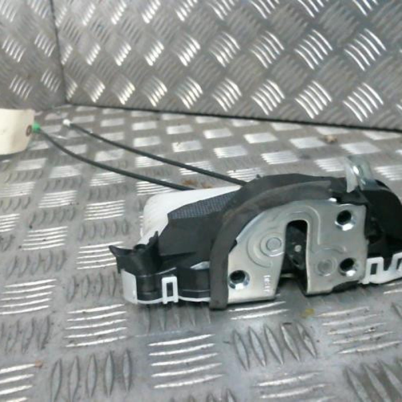 Serrure avant droit TOYOTA YARIS 3 Photo n°1