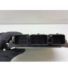 Calculateur moteur PEUGEOT 5008 1