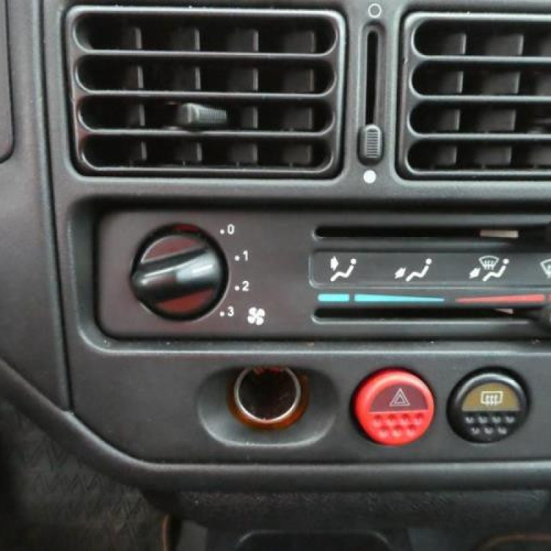 Porte avant droit PEUGEOT 106 Photo n°14