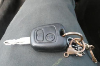 Pivot de moyeu avant gauche PEUGEOT 206