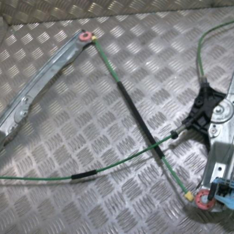 Leve vitre electrique avant gauche OPEL CORSA D Photo n°1