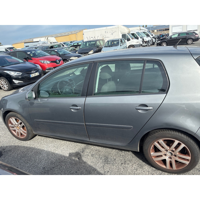 Attache ceinture avant droit VOLKSWAGEN GOLF 5 Photo n°7
