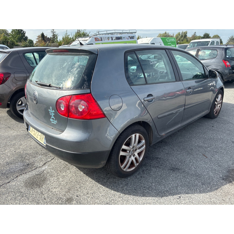 Feu arriere secondaire gauche (feux) VOLKSWAGEN GOLF 5 Photo n°3