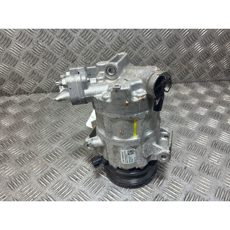 Compresseur clim FORD FOCUS 4 Photo n°2