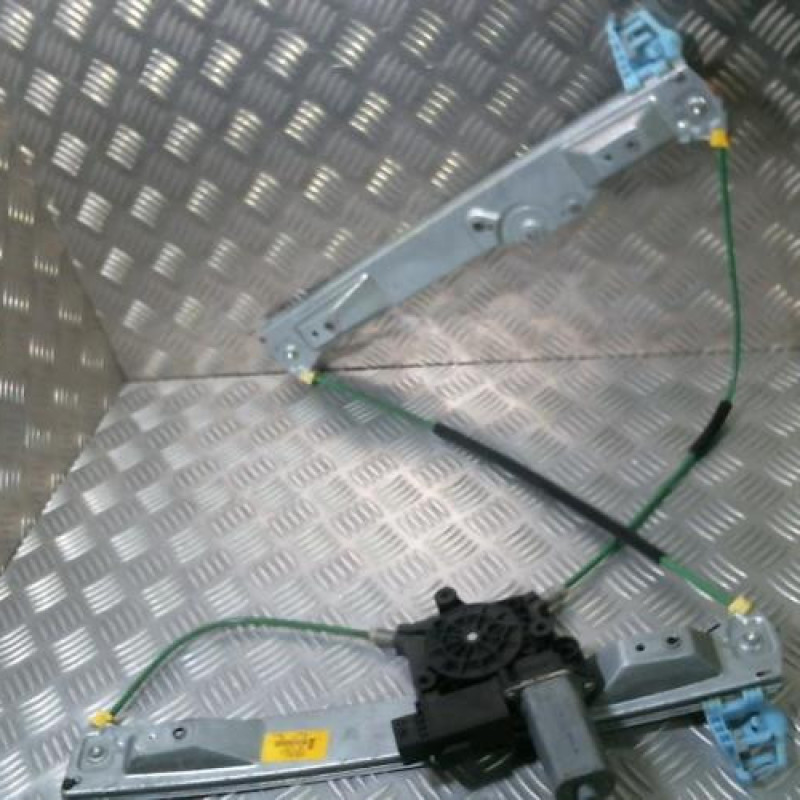 Leve vitre electrique avant gauche OPEL CORSA D Photo n°1