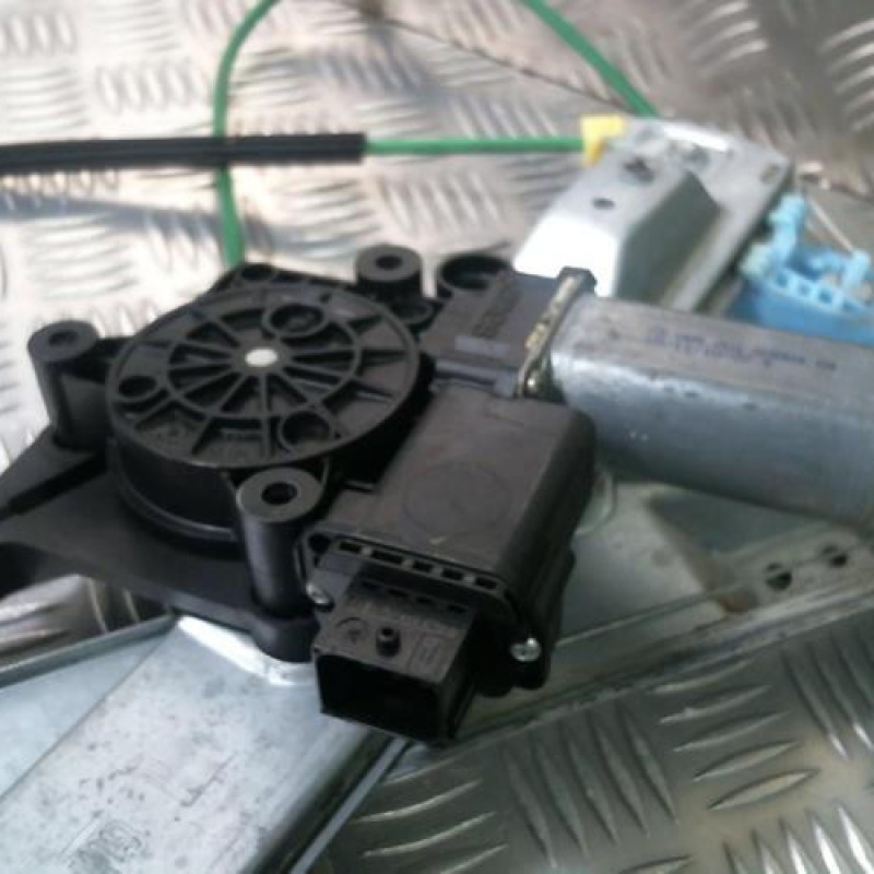 Leve vitre electrique avant gauche OPEL CORSA D Photo n°5