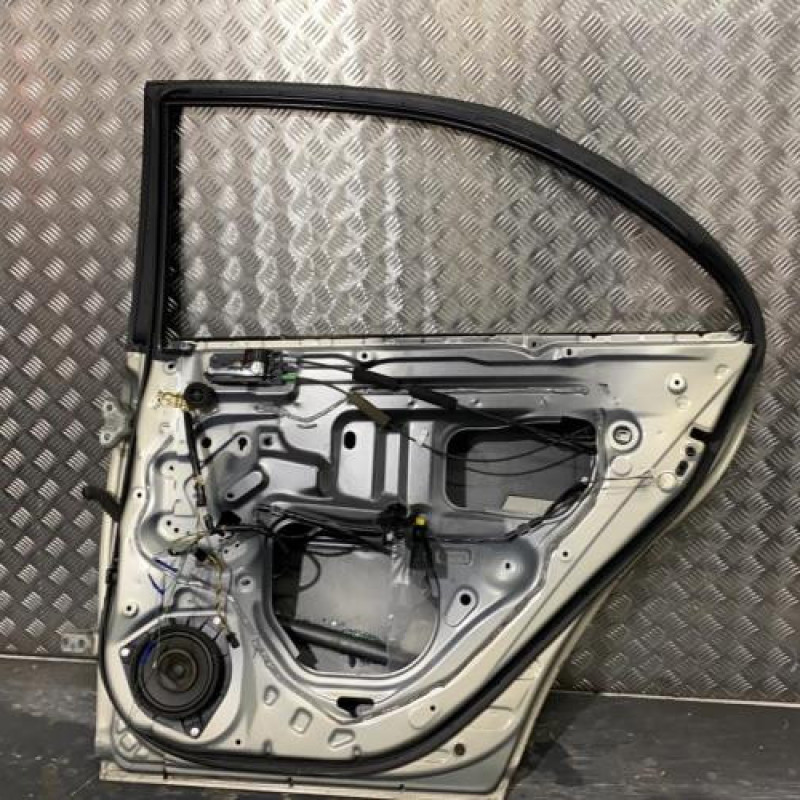 Porte arriere droit TOYOTA AVENSIS 2 Photo n°4