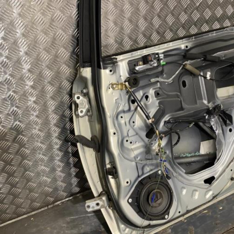Porte arriere droit TOYOTA AVENSIS 2 Photo n°5