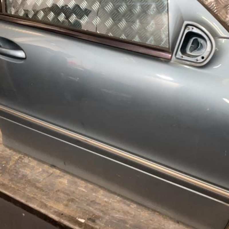 Porte avant droit MERCEDES CLASSE C 203 Photo n°2