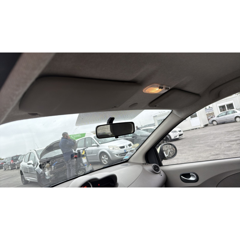 RENAULT TWINGO 2 PHASE 1 1.2i - 16V Photo n°15