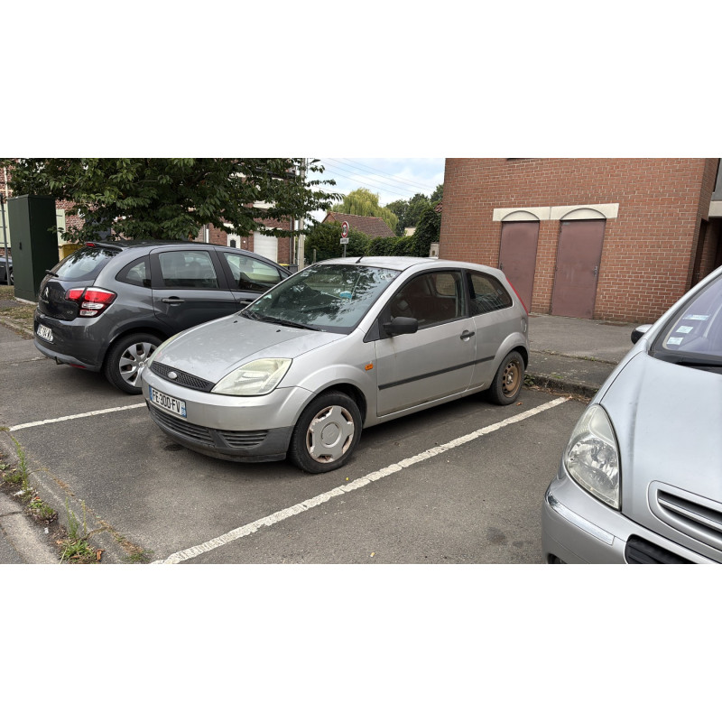 FORD FIESTA 5 PHASE 1 1.3i - 8V Photo n°3