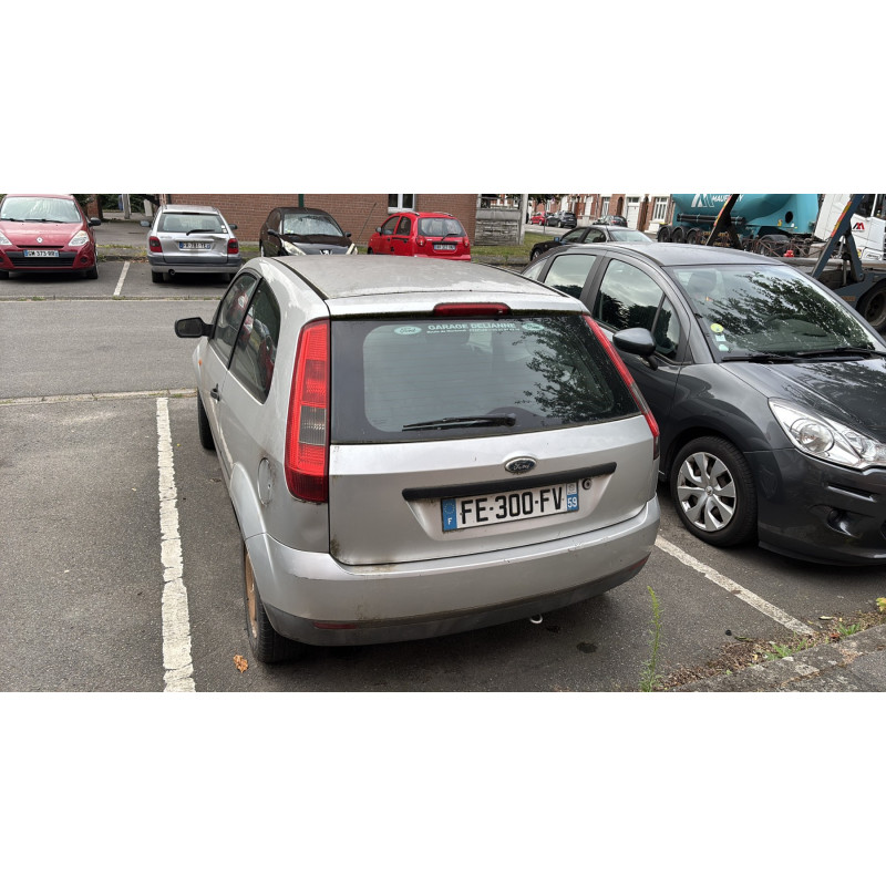 FORD FIESTA 5 PHASE 1 1.3i - 8V Photo n°4